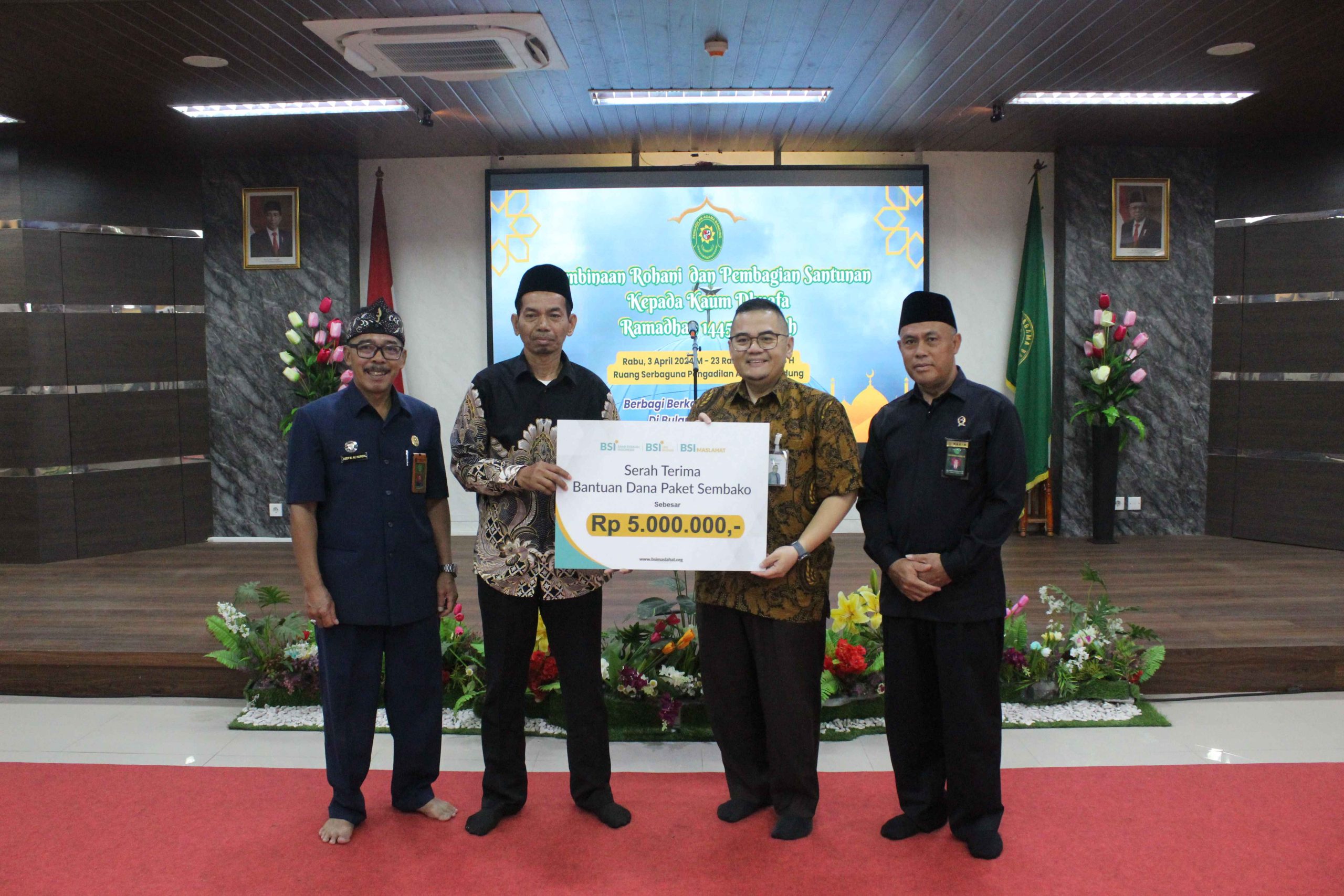 pembinaan rohani dan pemberian santunan 10