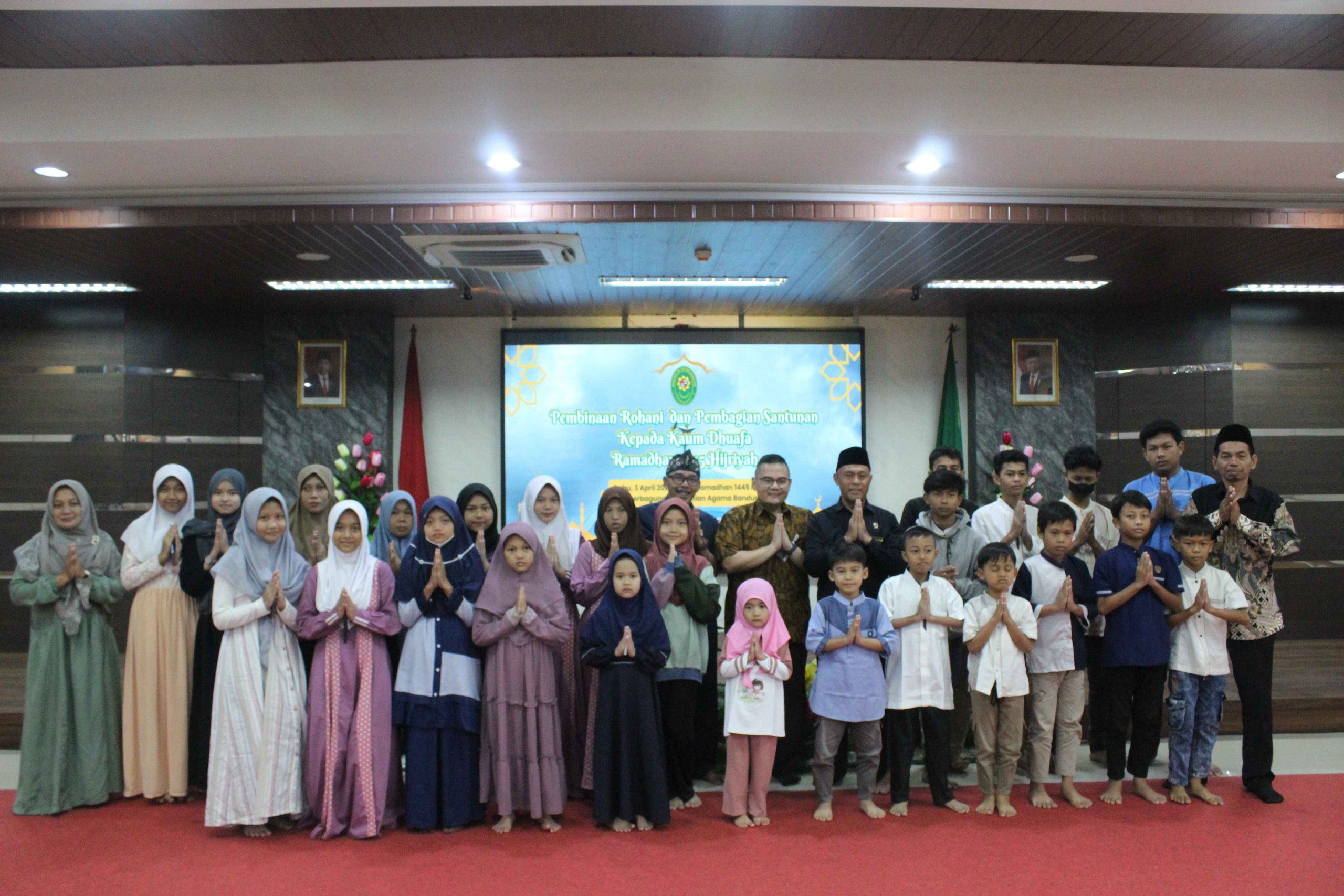 pembinaan rohani dan pemberian santunan 11