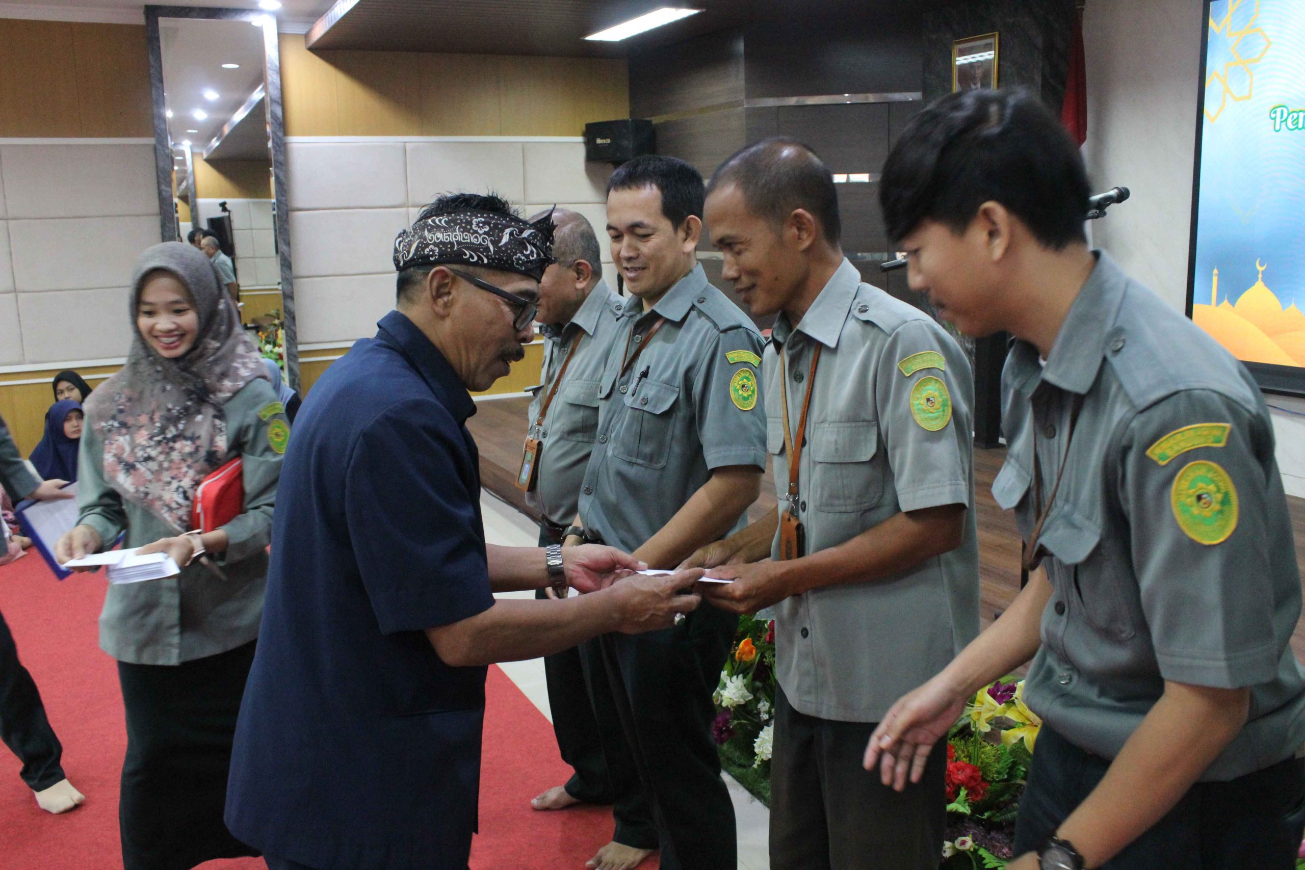 pembinaan rohani dan pemberian santunan 5