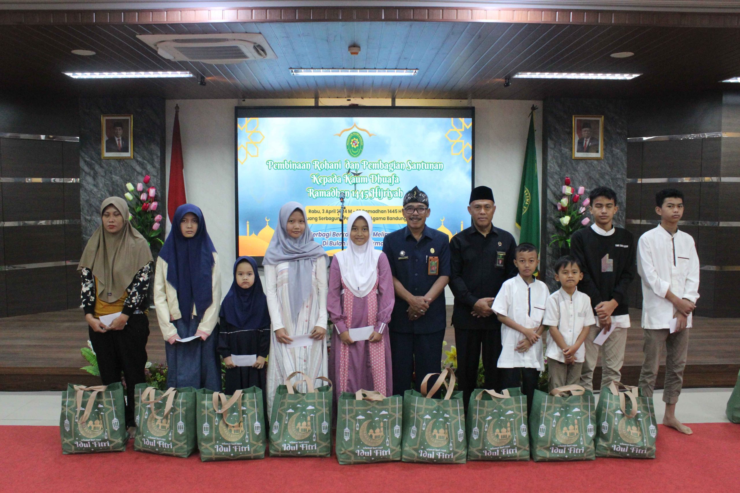 pembinaan rohani dan pemberian santunan 8